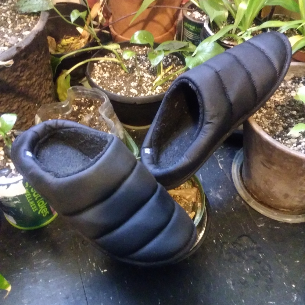 GAP Black Quilted Women's Slippers With Cozy Sherpa Lining